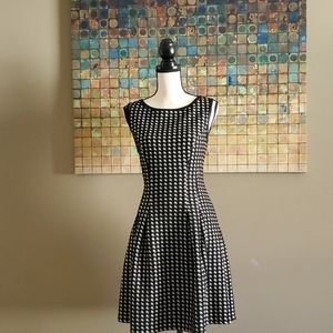 Houndstooth Sleeveless Pleated Dress 👗 😍